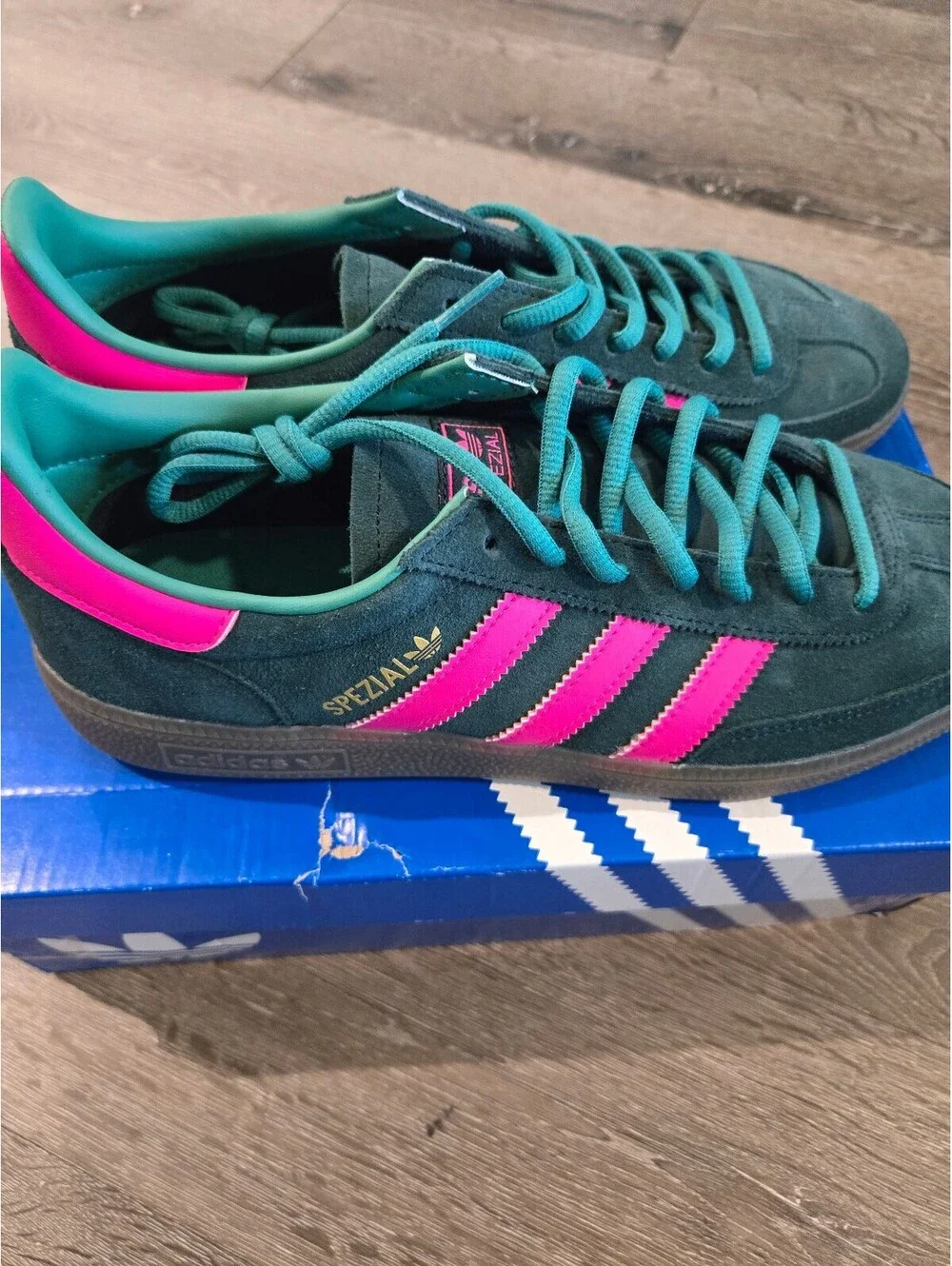 adidas Handball Spezial HQ7269 Mens 9 Womens 10 Green Pink Gum New Box